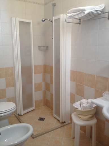 Bathroom 5, Hotel Bellevue, Venezia
