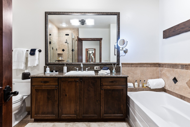 Bathroom 4, Panorama Penthouse, Summit