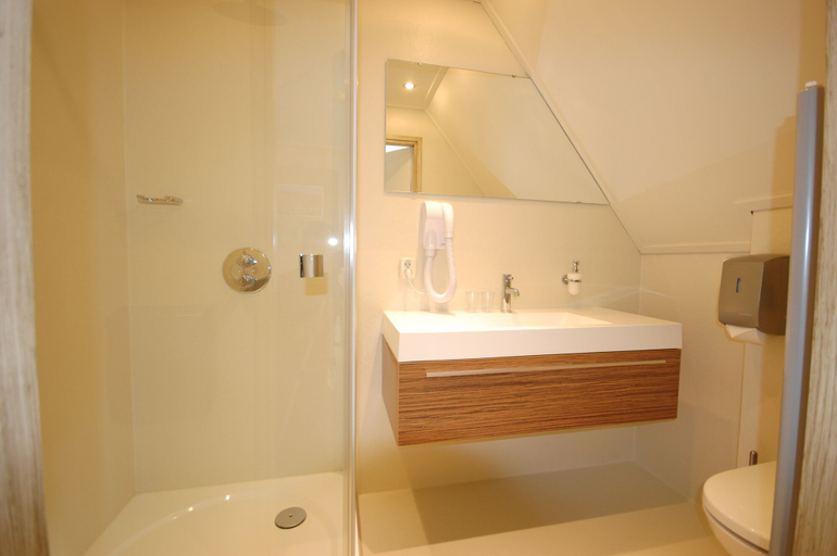 Bathroom 3, Bij hen op Ameland, Ameland