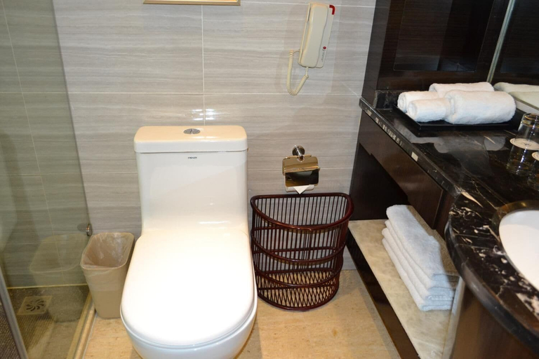 Bathroom 4, Minshan Yuanlin Grand Hotel, Chongqing