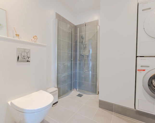 Bathroom 3, Sea & City View - Luxurious - Hiking, Tórshavn