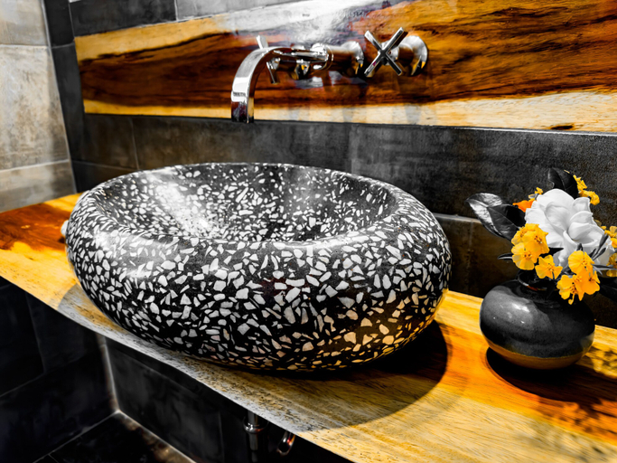 Bathroom 5, Canal Grande Lodge, Mora