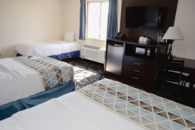 Bedroom 4, Frankenmuth Motel, Saginaw