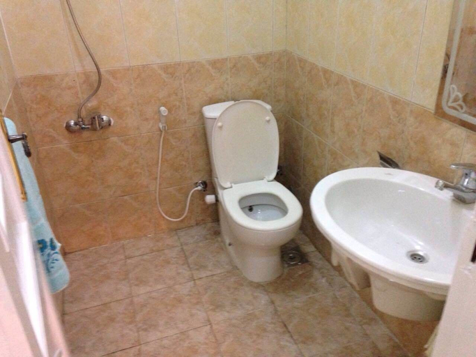 Bathroom 4, Sakkara Inn Hotel, Al-Badrashayn