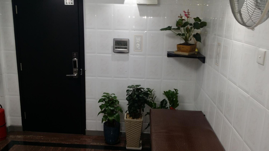 Others 5, Tom's Guest House, Kowloon