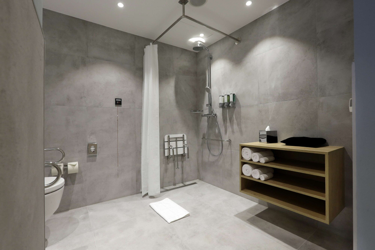 Bathroom 4, Hampton by Hilton Olsztyn, Olsztyn City