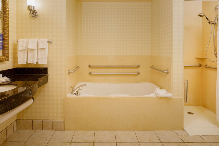Bathroom 4, Hilton Garden Inn Cincinnati Blue Ash, Cincinnati