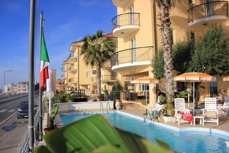 Exterior & Views 2, Lion's Hotel, Catanzaro