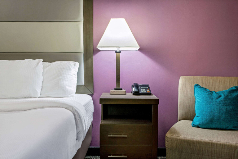 Bedroom 4, La Quinta Inn by Wyndham Radford, Radford
