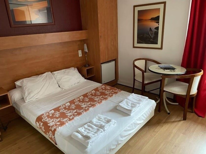 Bedroom 4, Hôtel de Savoie, Haute-Savoie