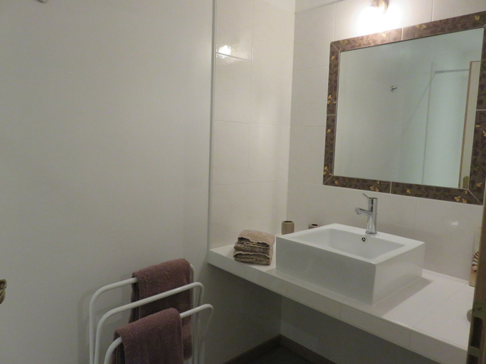 Bathroom 5, Domaine Sainte Marie Des Ollieux, Aude
