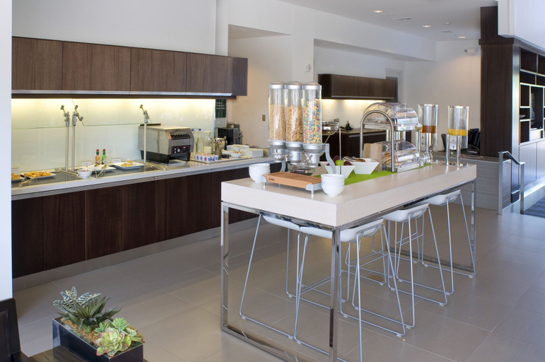 Food & Drinks 5, Element by Marriott Vaughan Southwest, York
