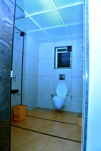 Bathroom 5, Hotel Sadhana Executive, Ratnagiri