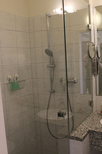 Bathroom 4, Hotel Moerser Hof, Wesel