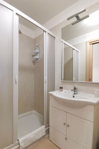 Bathroom 5, Hotel Poetto, Cagliari