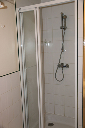 Bathroom 4, Hotel de la Tour, Eure