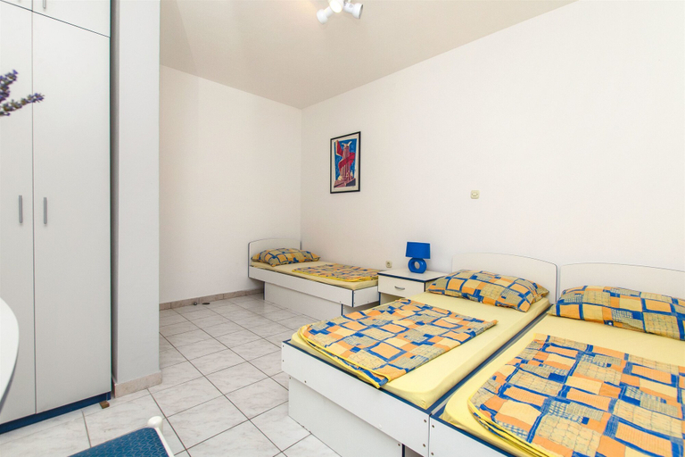 Bedroom 2, Apartment Renata, Sutivan