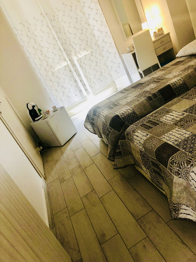 Bedroom 3, La piazza, Napoli