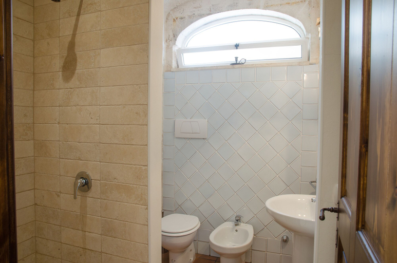 Bathroom 3, Agriturismo Antonelli Piangevino, Bari