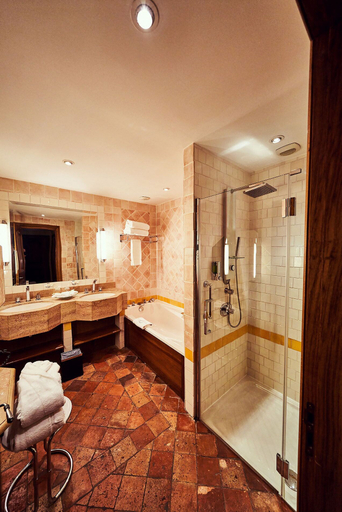 Bathroom 5, Relais Bernard Loiseau, Côte-d'Or