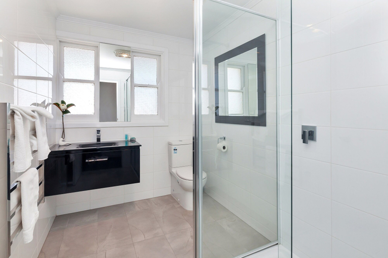 Bathroom, Lake Wendouree Luxury Apartments, Ballarat - Central