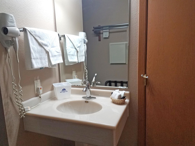 Bathroom 5, Americas Best Value Inn & Suites Bismarck, Burleigh