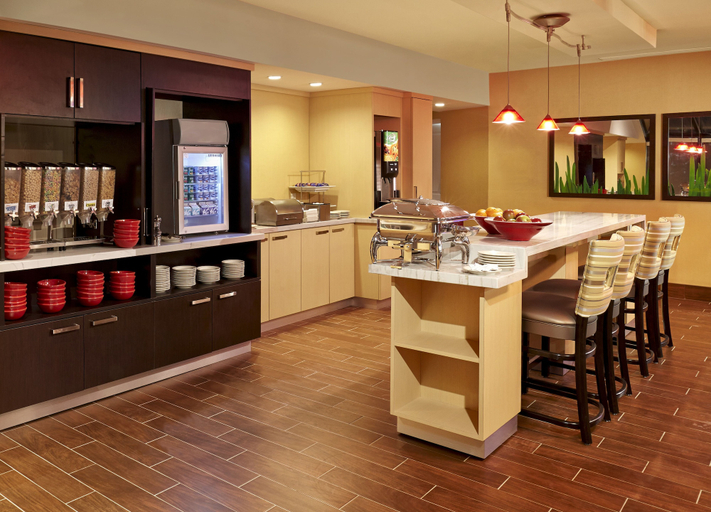 Food & Drinks 5, TownePlace Suites by Marriott London, Middlesex