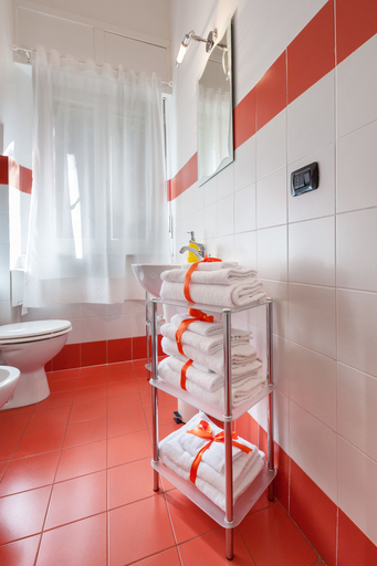 Bathroom 5, Lucca in Villa San Marco, Lucca