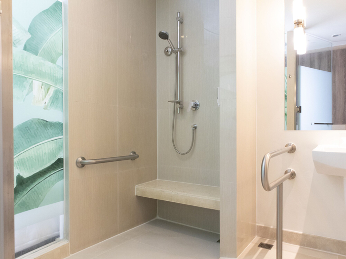 Bathroom 4, Holiday Inn Express PHUKET PATONG BEACH CENTRAL by IHG, Pulau Phuket