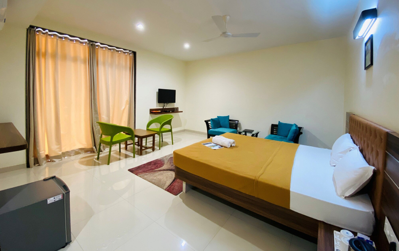 Bedroom 4, Hotel Sadhana Executive, Ratnagiri