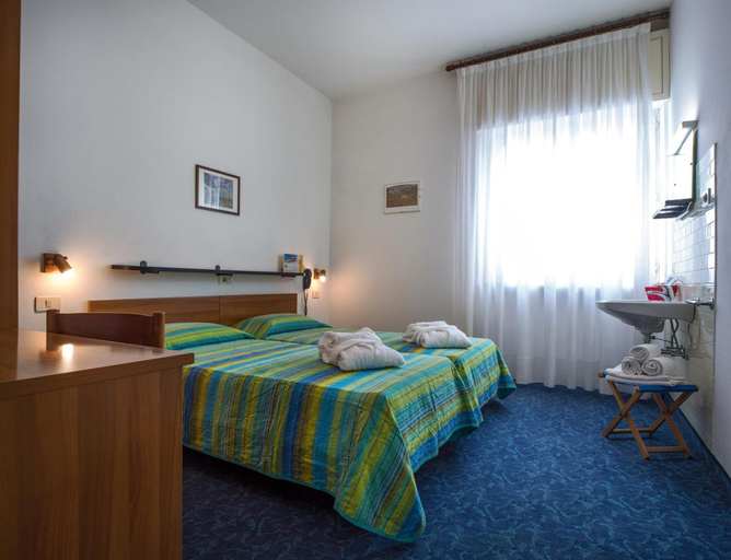 Bedroom 4, Albergo Villa Mimosa, Trento