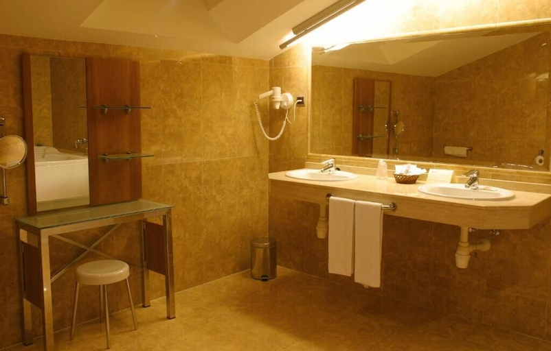 Bathroom 5, Hotel Silvota, Asturias