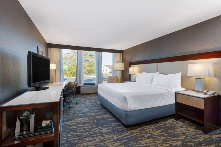 Bedroom 3, Wyndham Lancaster Resort & Convention Center, Lancaster