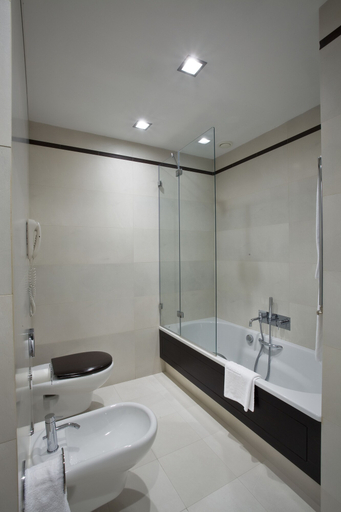 Bathroom 5, NH Collection Santiago de Compostela, A Coruña