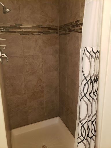 Bathroom 5, Bridge Street Inn, Baker