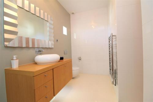 Bathroom 4, Villa Victoria With Private Heated Pool, Funchal