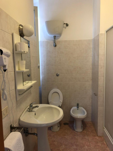 Bathroom 5, Domus Santa Caterina, Rome