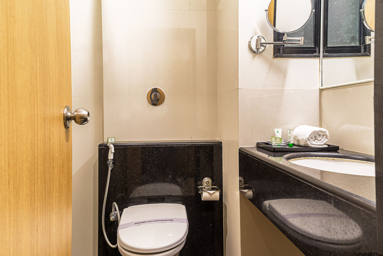 Bathroom 4, Treebo Premium Grand Emerald, Pune