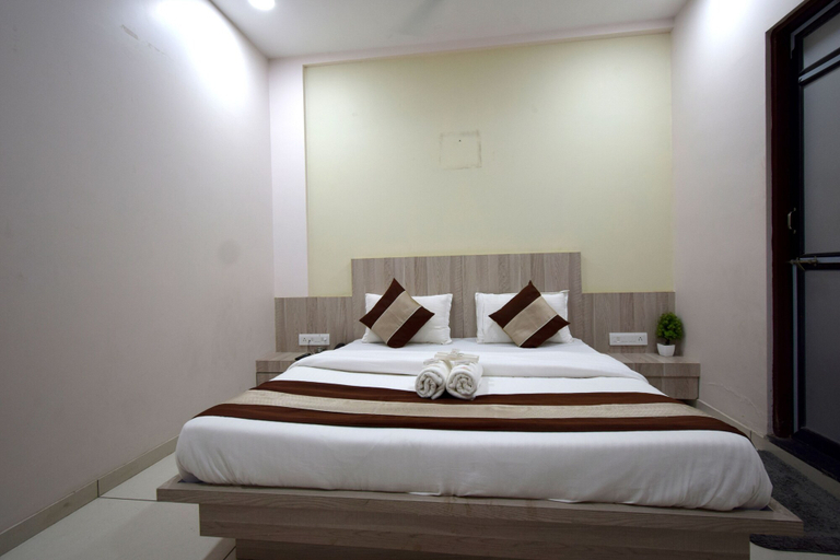 Bedroom 2, Hotel Embassy, Gandhinagar