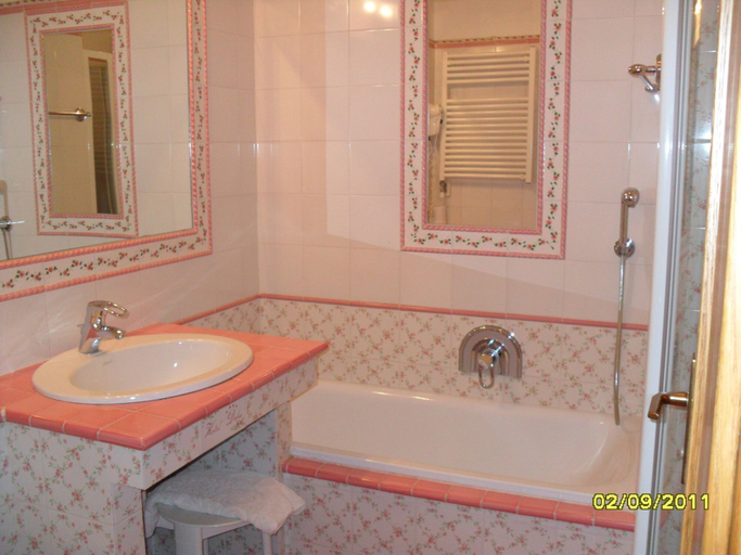 Bathroom 4, Dahu, Trento