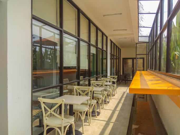 Food & Drinks, Cozy Studio at Dave Apartment By Travelio, Depok