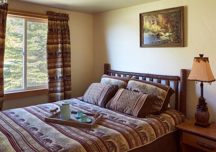 Bedroom 4, St. Mary Village, Glacier