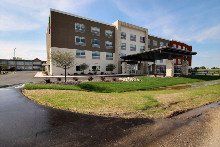 Exterior & Views
