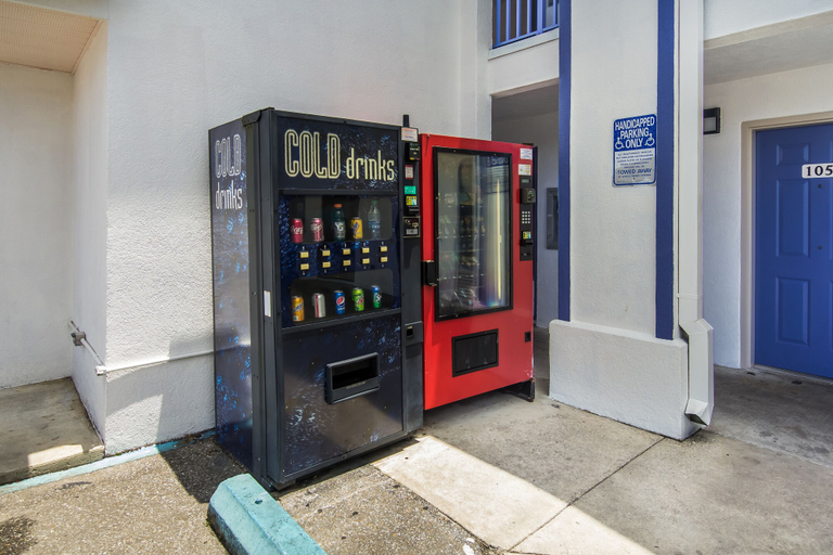 Food & Drinks, Motel 6 Pensacola, FL - NAS, Escambia