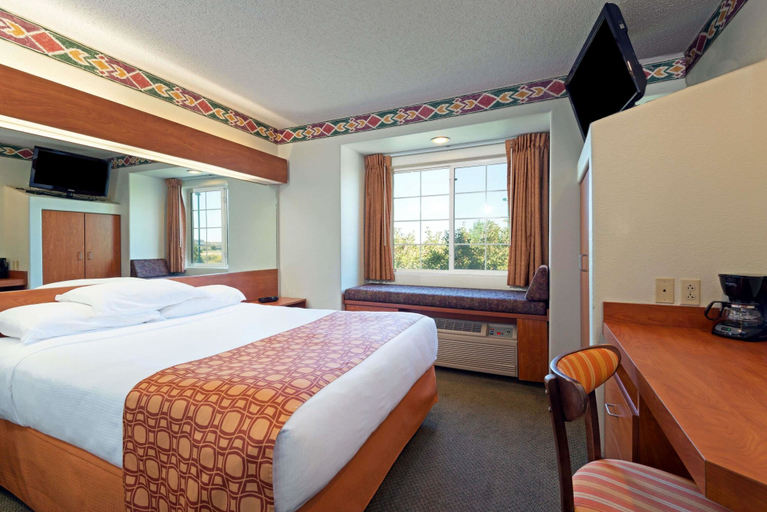 Bedroom 3, Microtel Inn & Suites by Wyndham Pueblo, Pueblo