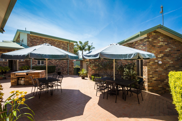 Others 4, Captain's Quarters, Bega Valley