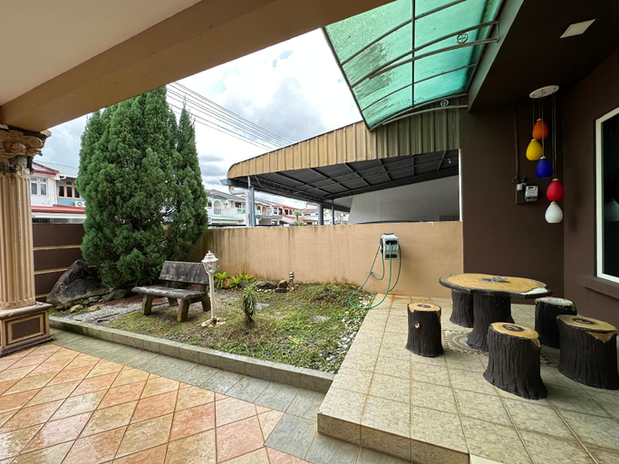 Others 5, Seladah Stay, Kuching