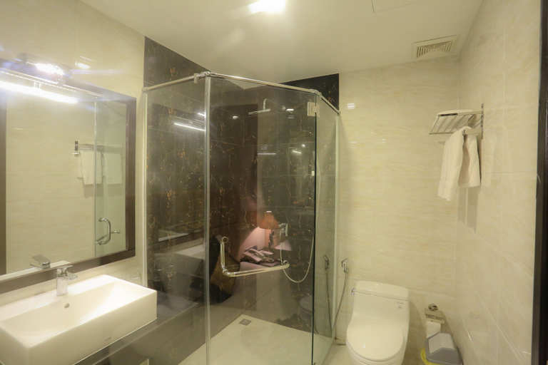 Bathroom 4, Ocean Haven Hotel, Sơn Trà