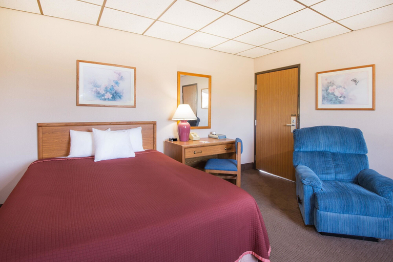 Bedroom 3, Super 8 by Wyndham Abilene KS, Dickinson