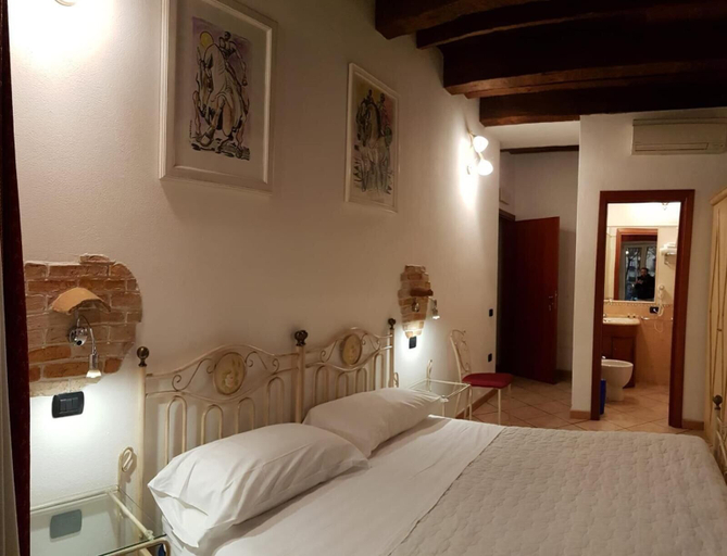 Bedroom 3, Sardinia Domus, Cagliari